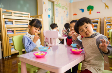Вулик Child Care Template Featured Article Img 3